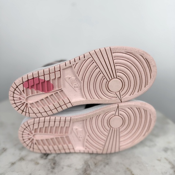 Air Jordan 1 Retro High OG "Bubble Gum" Sneakers Size 13 Kids - Picture 5 of 9